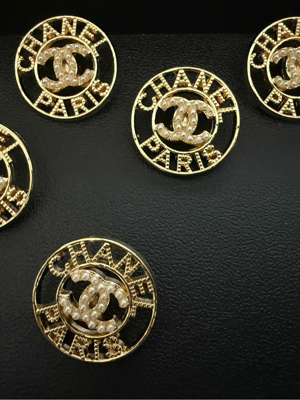 Preloved CHANEL Gold Pearl CC Logo Buttons - Set of 5 - Picture 2 of 8